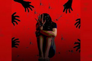 ഡല്‍ഹിയില്‍ പ്രായപൂര്‍ത്തിയാകാത്ത പെണ്‍കുട്ടിയെ തട്ടിക്കൊണ്ടു പോയി പീഡിപ്പിച്ച ശേഷം കൊലപ്പെടുത്തി . 